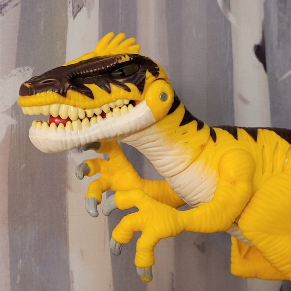 Jurassic World Velociraptor Lights & Sounds Posable Playskool Heroes Dinosaur - Picture 1 of 16